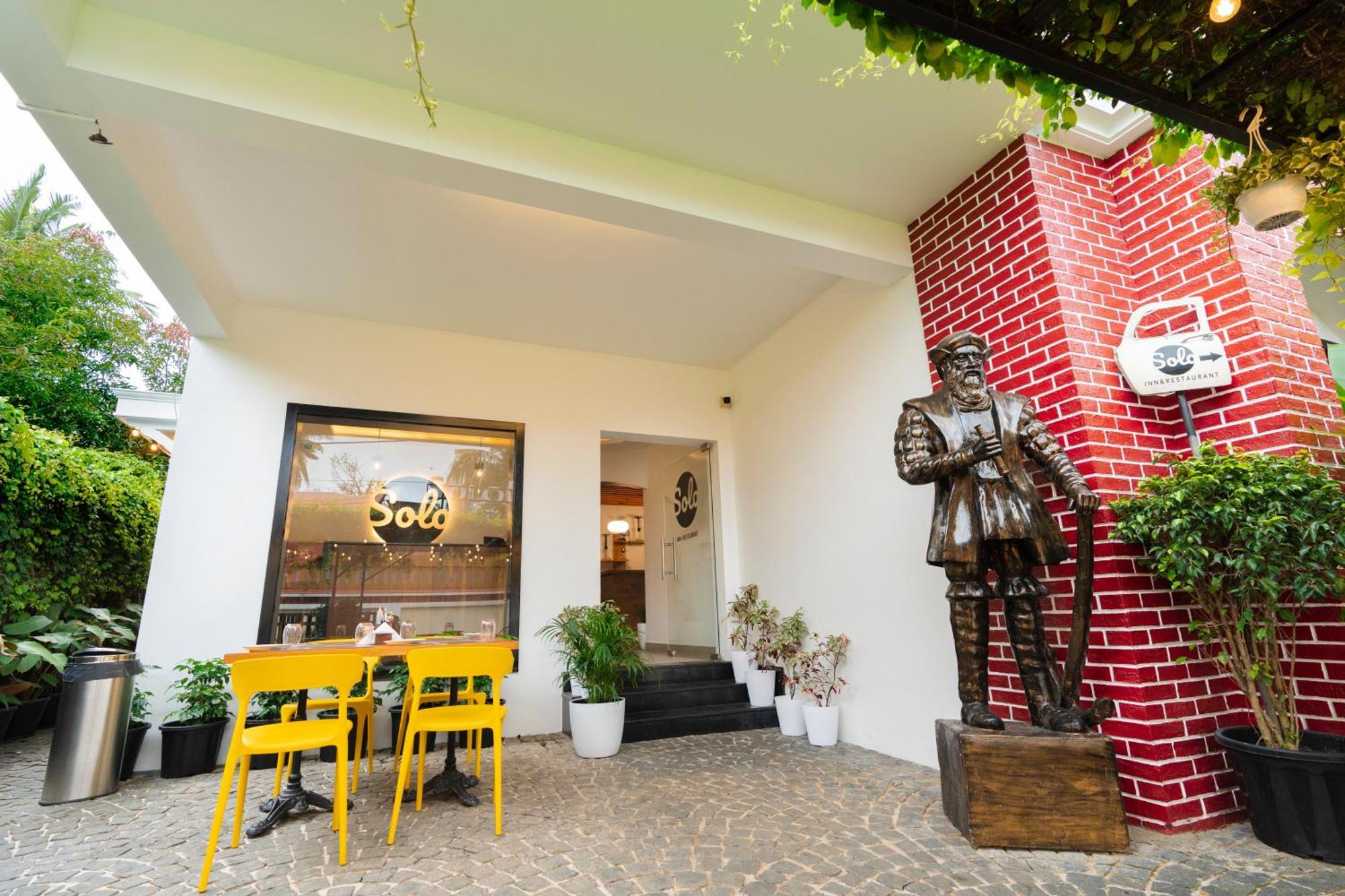 Solo Inn By Hawk Hospitality Kochi Exterior foto