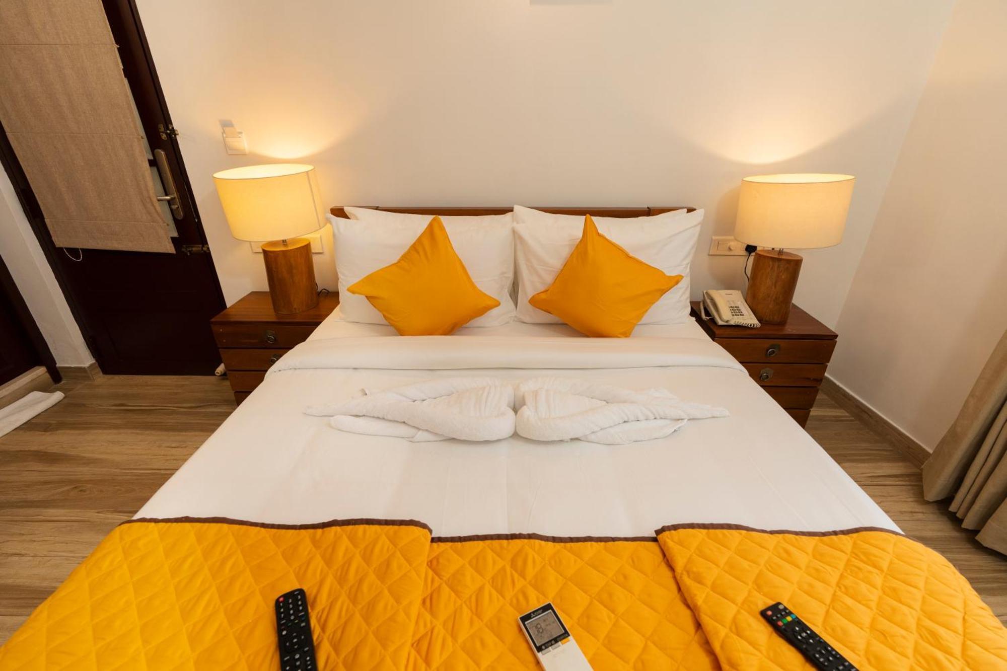 Solo Inn By Hawk Hospitality Kochi Exterior foto